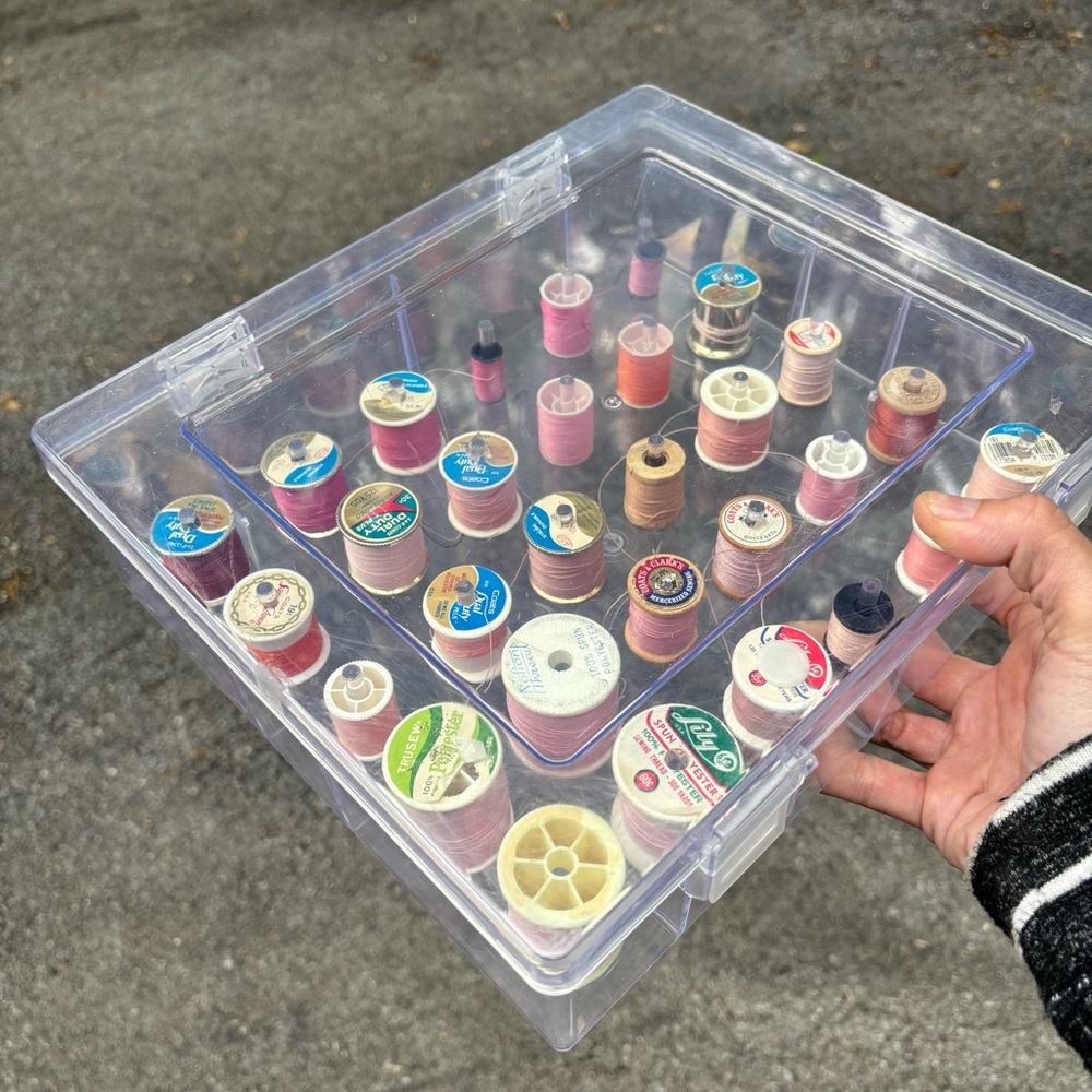 5 Boxes Sewing Thread - Assorted Colors - Picture 5 of 6